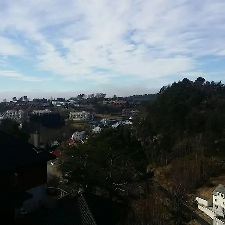 3 Bedroom Apartment. Free Parking. Apartment *