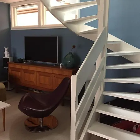 Apartment 3 Bedroom Apartment. Free Parking. *